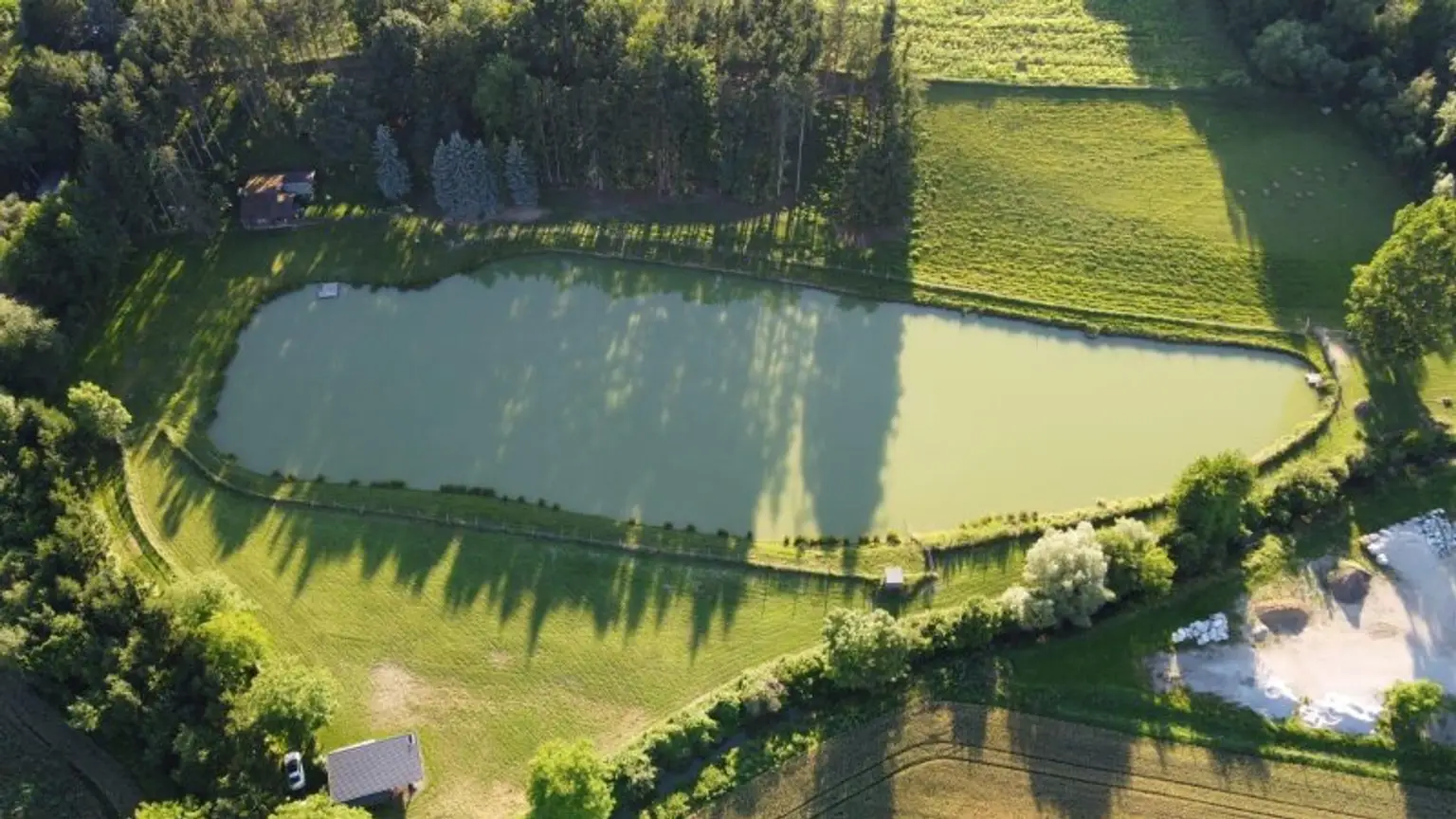 *** IHR PRIVATES PARADIES *** EIGENER FISCHER/BADE-SEE ***  GROSSTIERHALTUNG *** und vieles mehr....