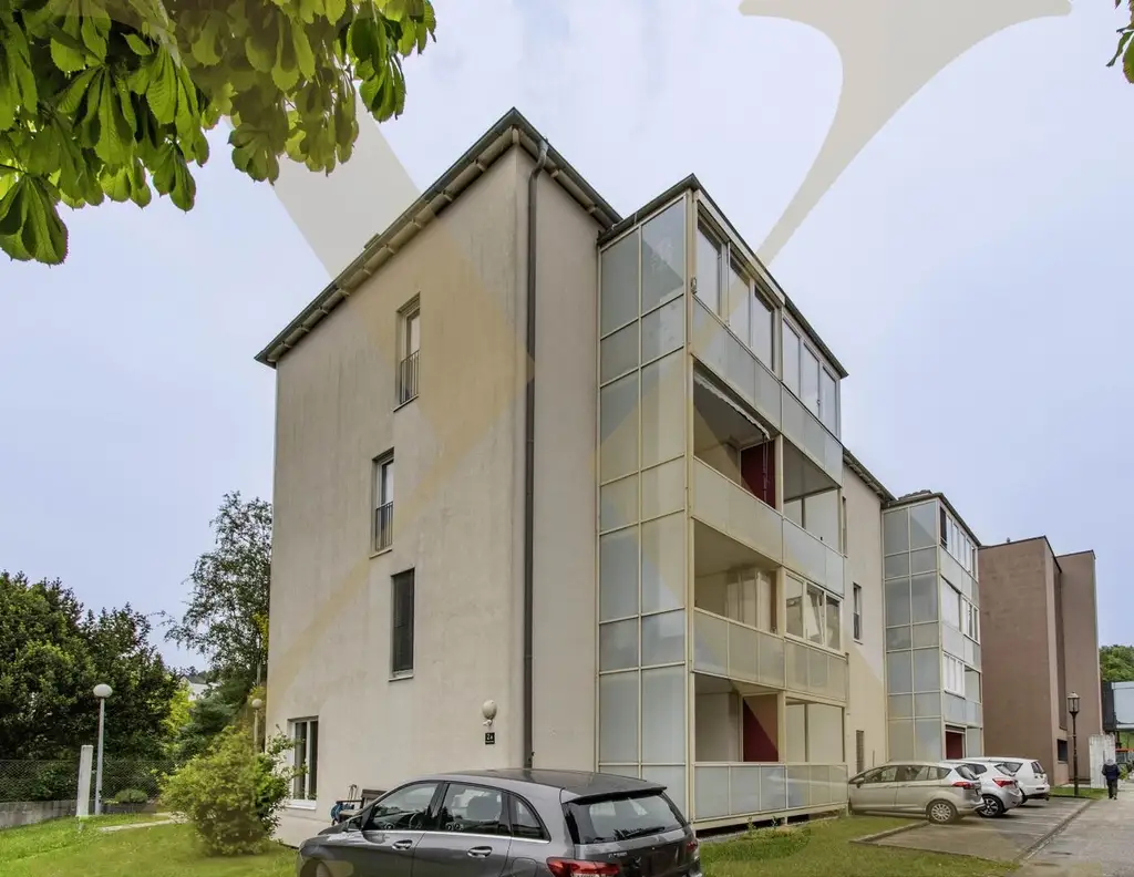 3 MONATE MIETFREI! Helle Geschäfts-/Studiofläche mit Loggia und Küche in Laakirchen zu vermieten!