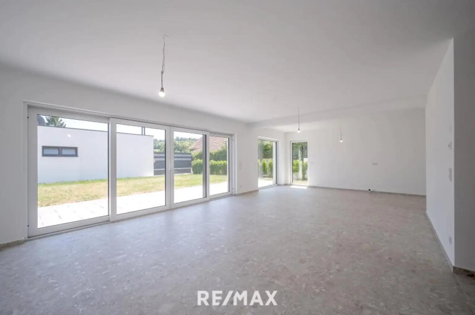 Erstbezug: Großzügiger Familientraum mit unverbaubarem Grünblick!