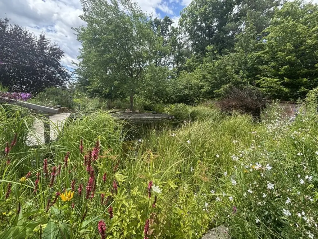 Luxus und Wohlbefinden - Traumvilla mit uneinsehbarem Garten in Grünlage
