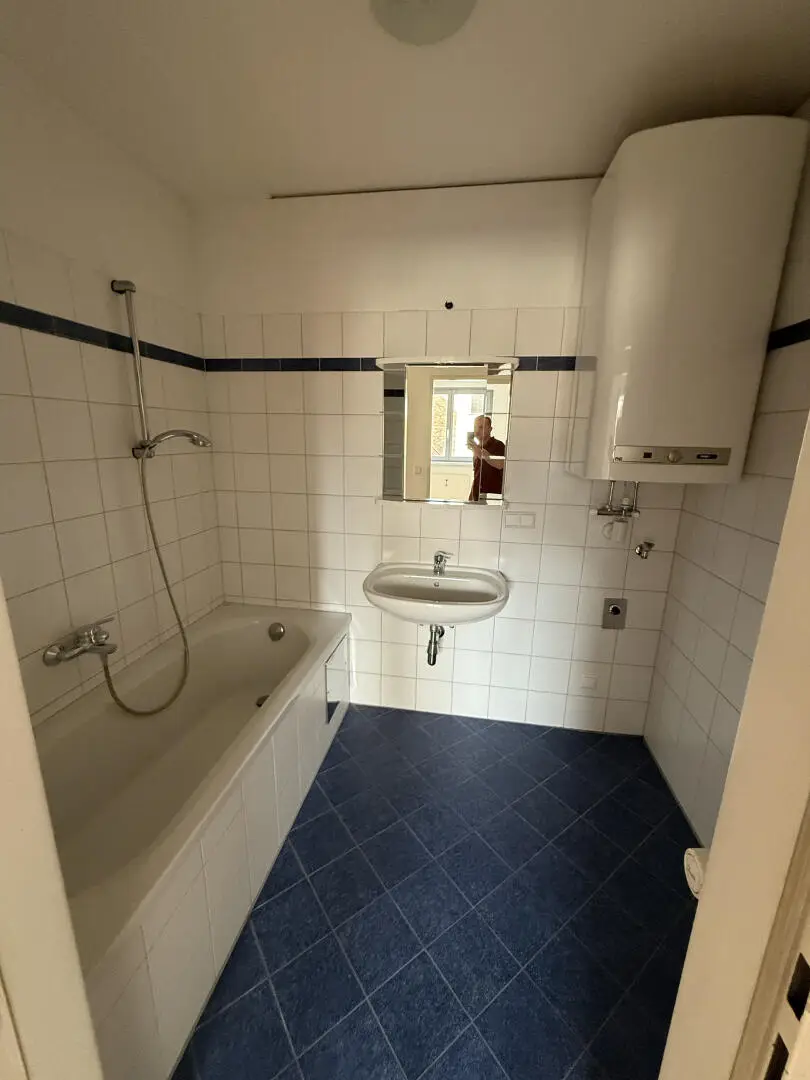 ZENTRALE LAGE! 2er WG taugliche Altbau Wohnung ++Videorundgang++