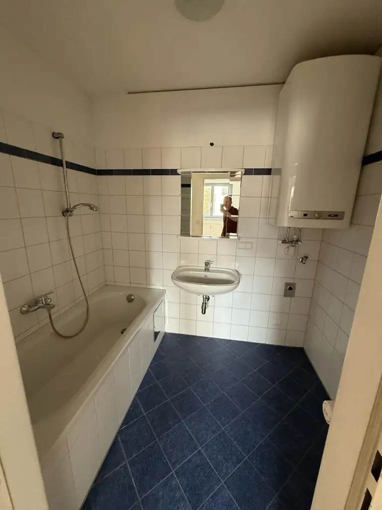 ZENTRALE LAGE! 2er WG taugliche Altbau Wohnung ++Videorundgang++