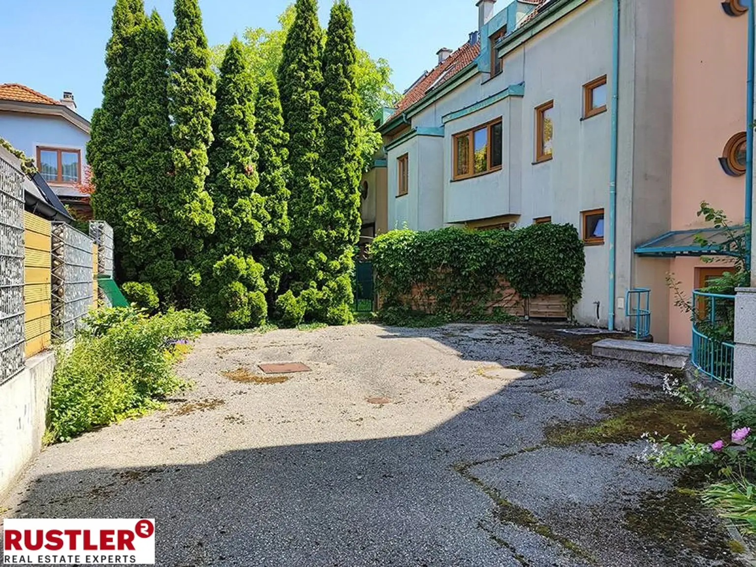 Präsenz an der Hauptstraße – großzügiges Geschäftslokal auf zwei Ebenen