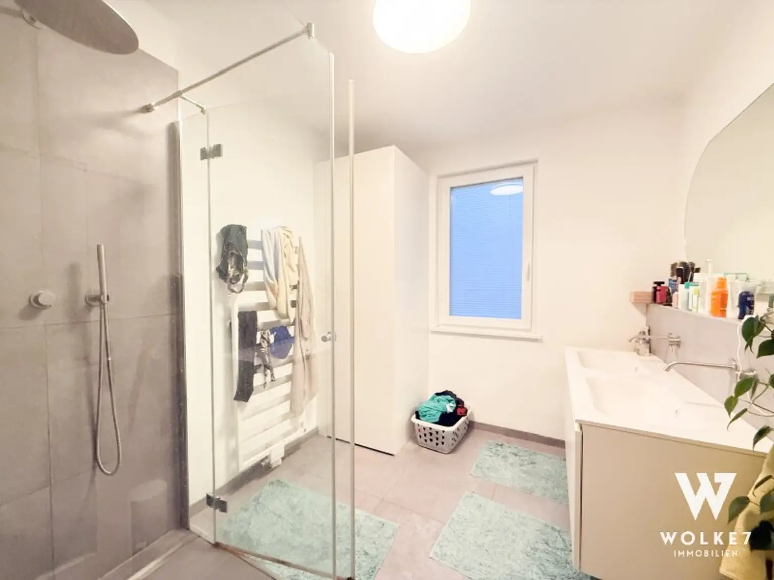 Vollsanierte 3-Zimmer-Wohnung mit Loggia direkt beim Kutschkermarkt | Grünblick