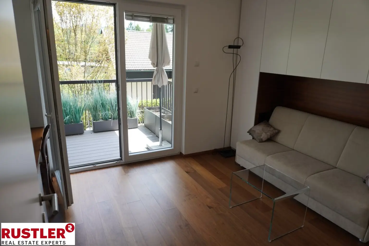 Exklusive Eigentumswohnung am See mit Privatstrand