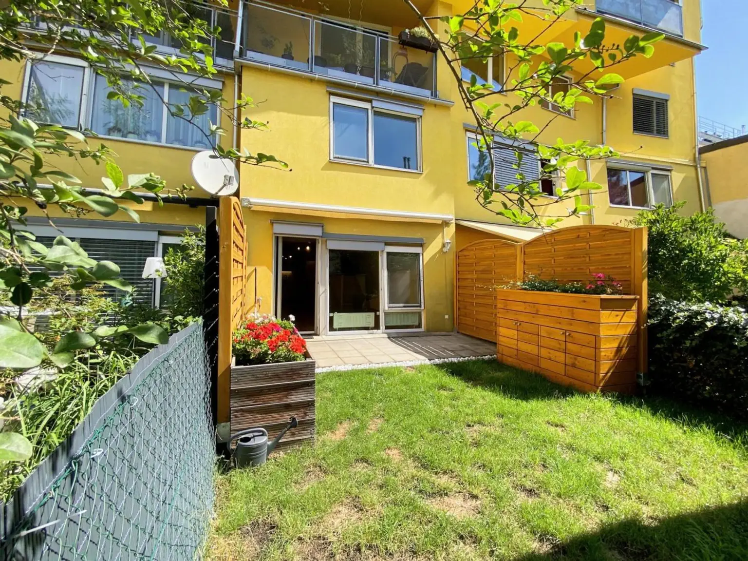 3 ZIMMER GARTENWOHNUNG | RUHE | VIEL STAURAUM | TERRASSE | 2 WC | GARAGE | EINBAUKÜCHE