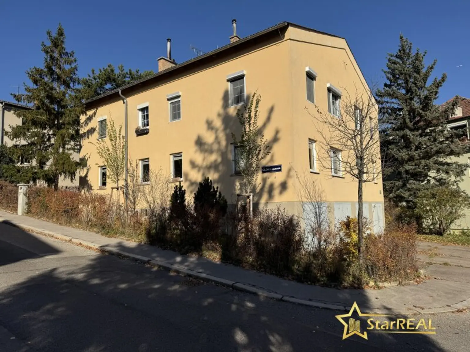 4 ZIMMER WOHNUNG IN 1130 WIEN! RENOVIERTER ZUSTAND. GEMEINSCHAFTSGARTEN.