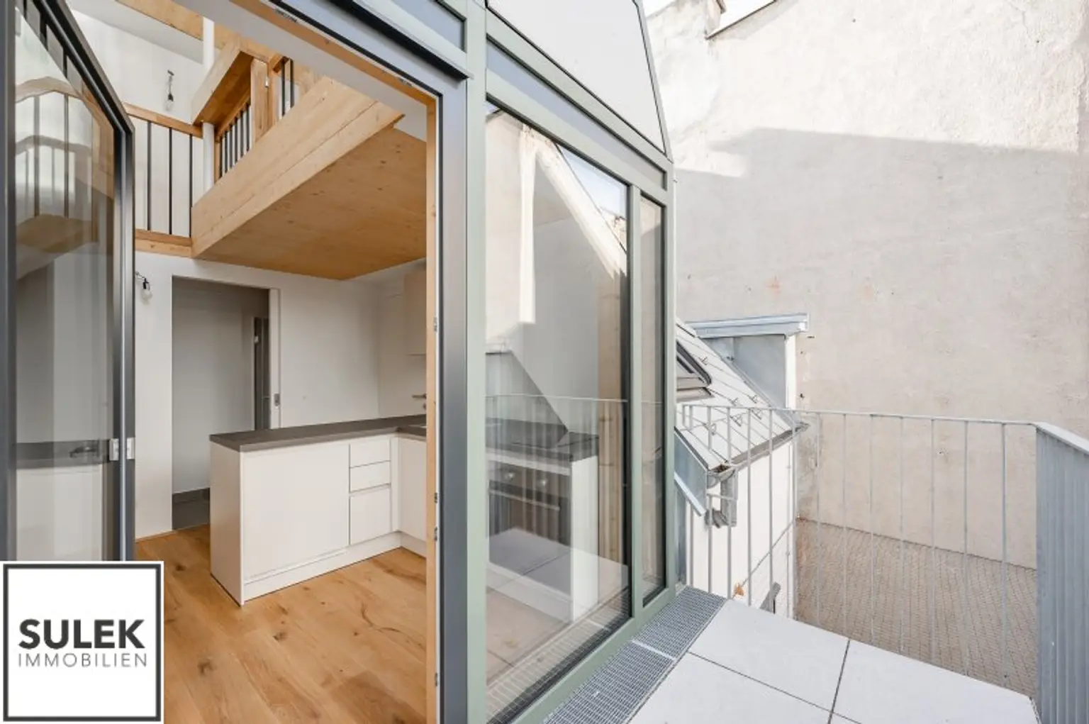 lichtdurchflutete und hochwertig ausgestattete Single-DG-Maisonette in der Czerningasse