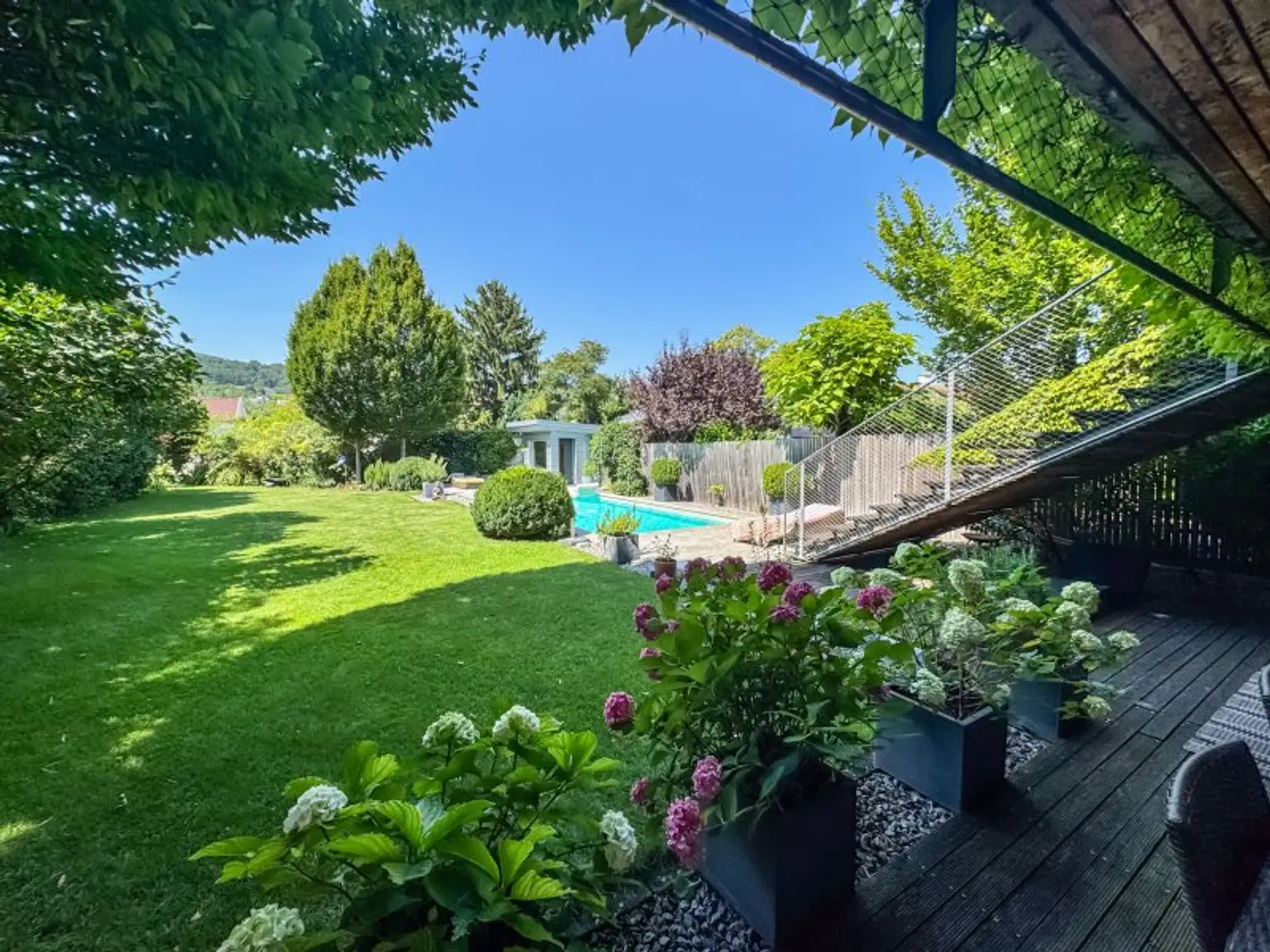 Einfamilienhaus mit Pool, Sauna & Wohnkeller auf Eigengrund in Toplage von Baden bei Wien