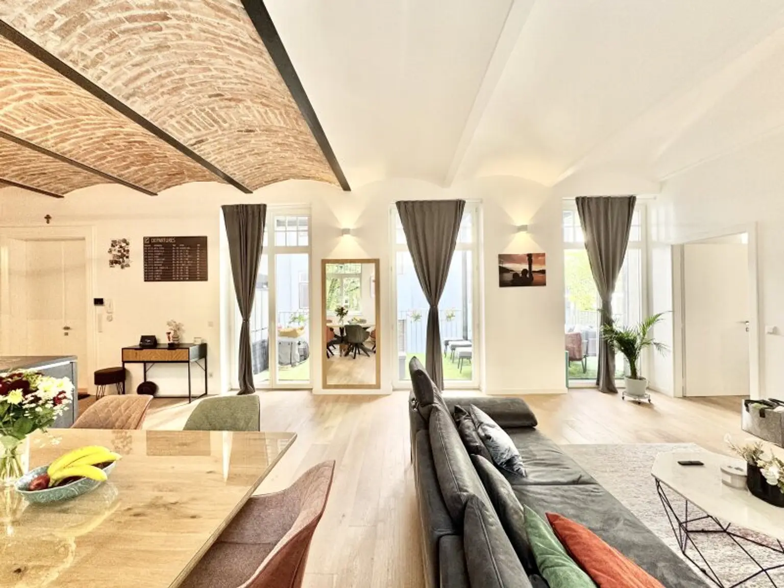 Einzigartiges LOFT in Hofruhelage | Traumhafte Immobilie mit großzügigem Balkon | Vollmöbliert bei Bedarf