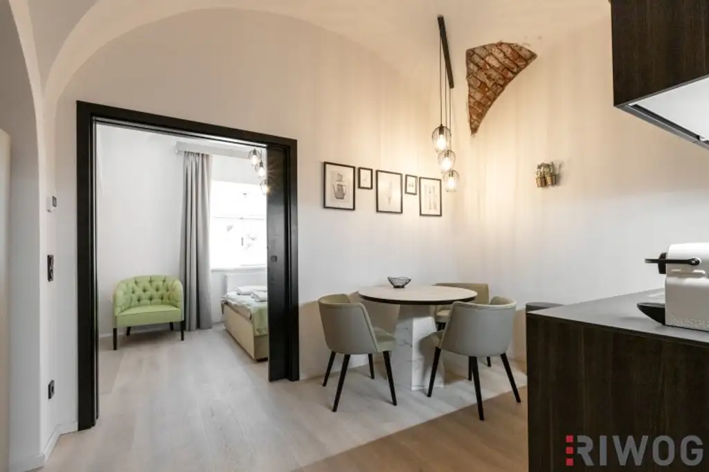 Stilvoller 37 m²-Altbau in 1190 – Gewölbedecken, Designbad & Einbauküche – Wohnen beim Weingarten