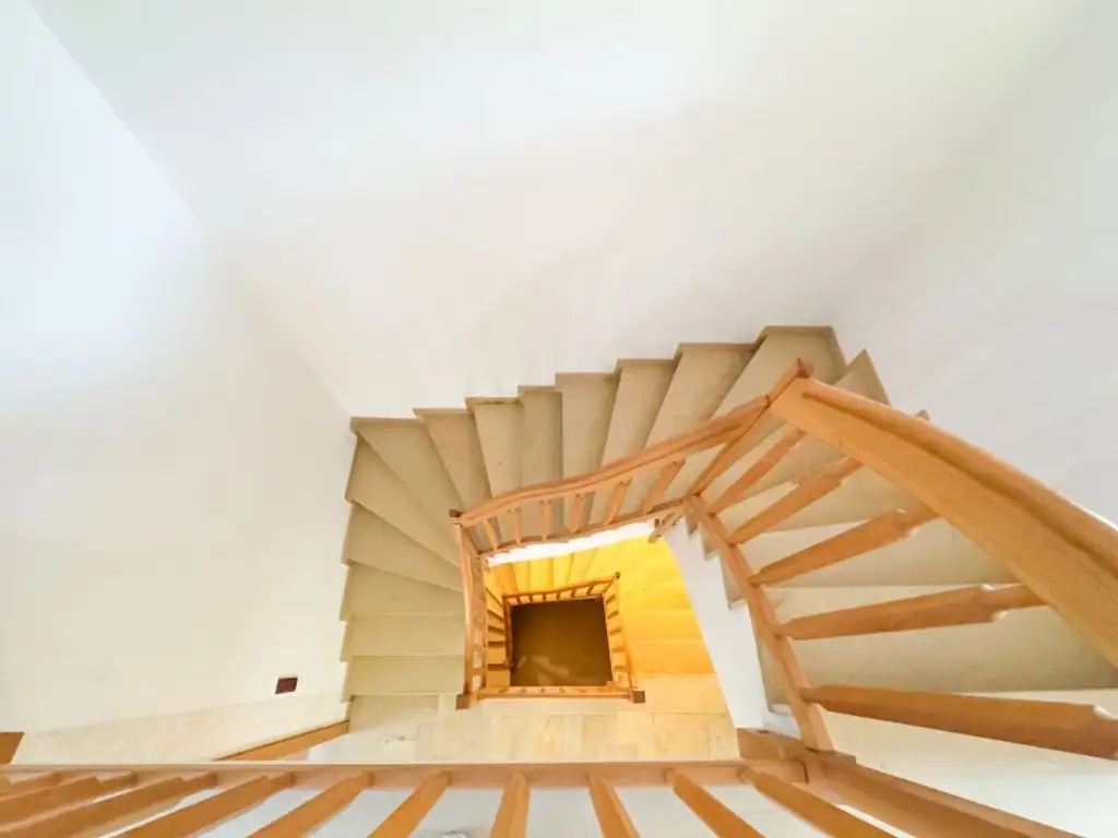 🏡 Großzügiges Einfamilienhaus mit Werkstattkeller, Garage & Terrasse in Stockerau mit Ausbaupotenzial!