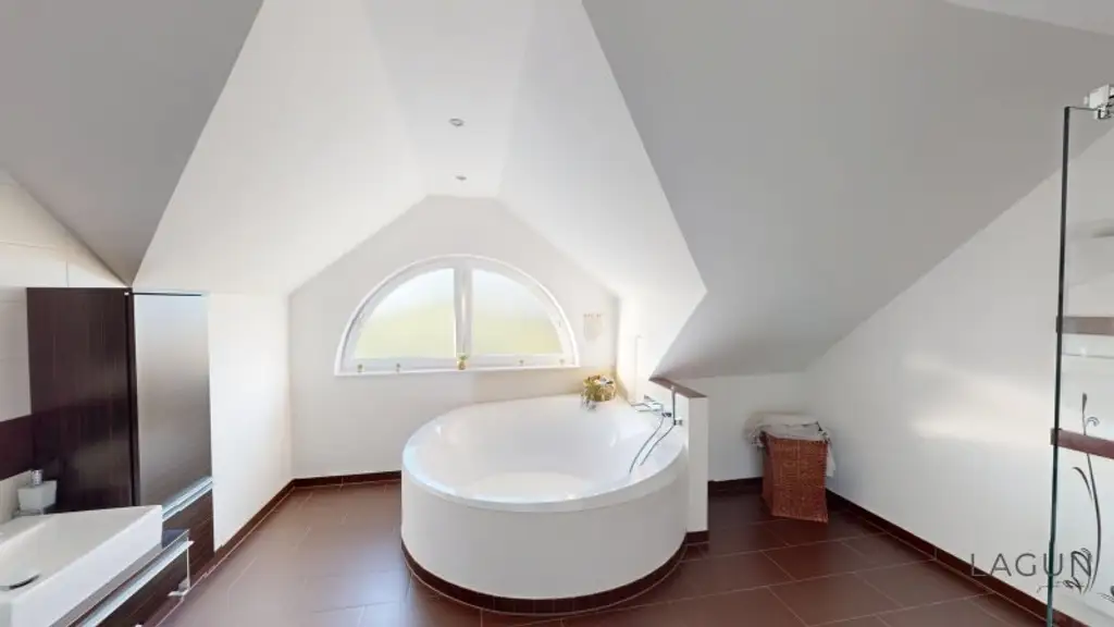 Hochwertiges Luxus-Einfamilienhaus in Maria-Lanzendorf