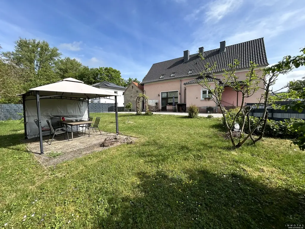 Mehrgenerationenwohnen leicht gemacht – Flexibles Haus mit viel Platz & Potenzial