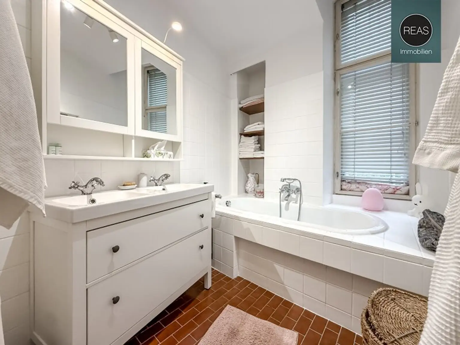 Provisionsfrei: Traumhaftes Stadthaus mit Garten in Gersthofer Bestlage!