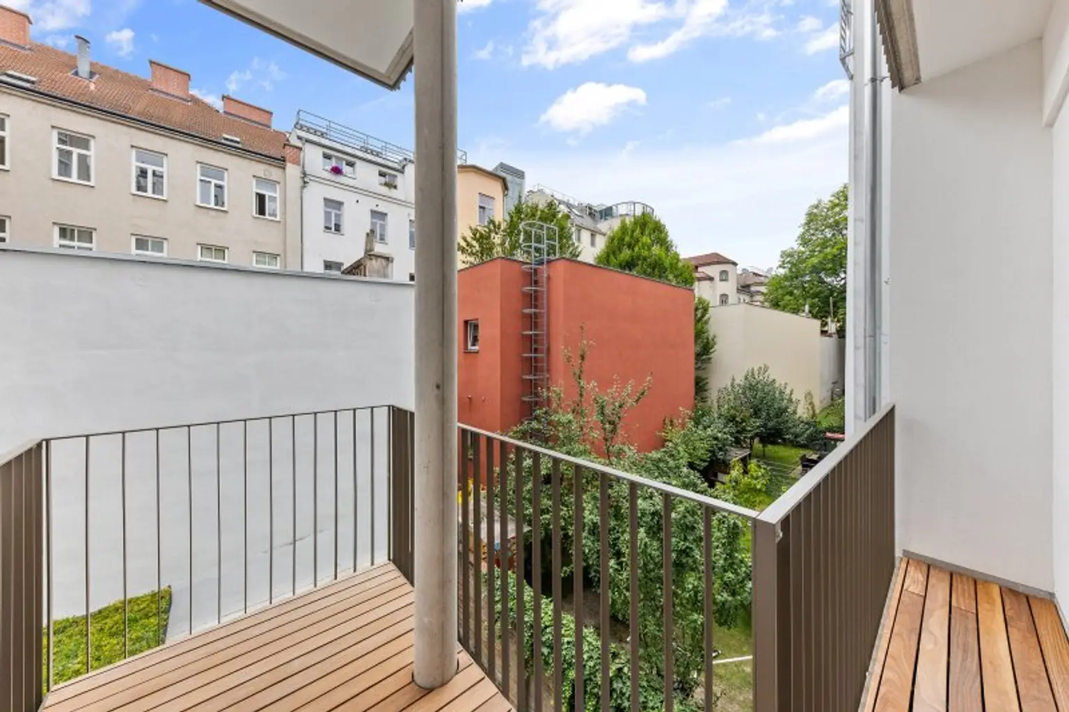 3-Zimmer-Altbaueigentumswohnung in generalsaniertem Altbau mit Balkon