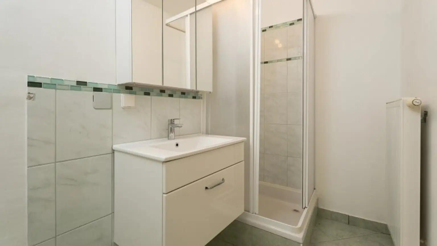 Sanierungsbedürftiges Ein / Zweifamilienhaus in Kerngebiet von Gänserndorf