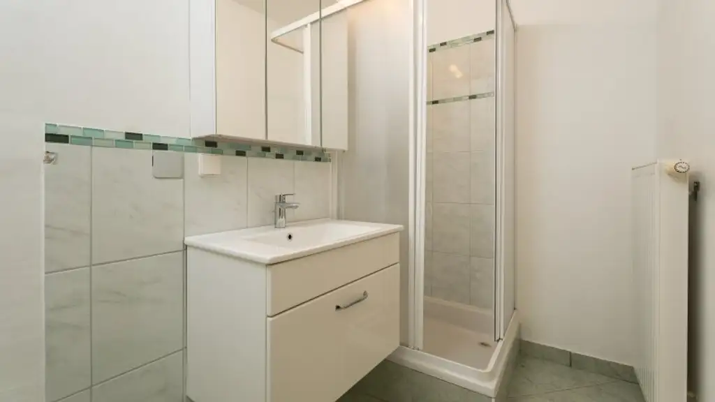 Sanierungsbedürftiges Ein / Zweifamilienhaus in Kerngebiet von Gänserndorf