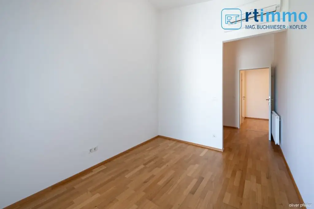 WOHLFÜHLWOHNUNG 3-ZIMMER DACHGESCHOSSWOHNUNG MIT KLIMAANLAGE und kleiner Terrasse