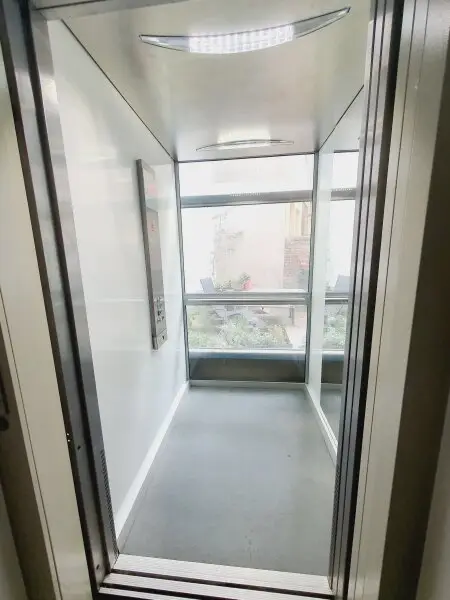 Unsanierte Wohnung in einem wunderschön sanierten Stilaltbau - Gaußplatz/Augarten