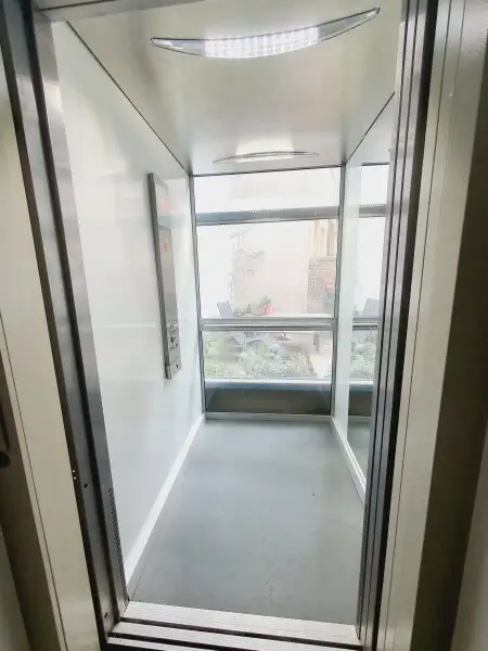 Unsanierte Wohnung in einem wunderschön sanierten Stilaltbau - Gaußplatz/Augarten