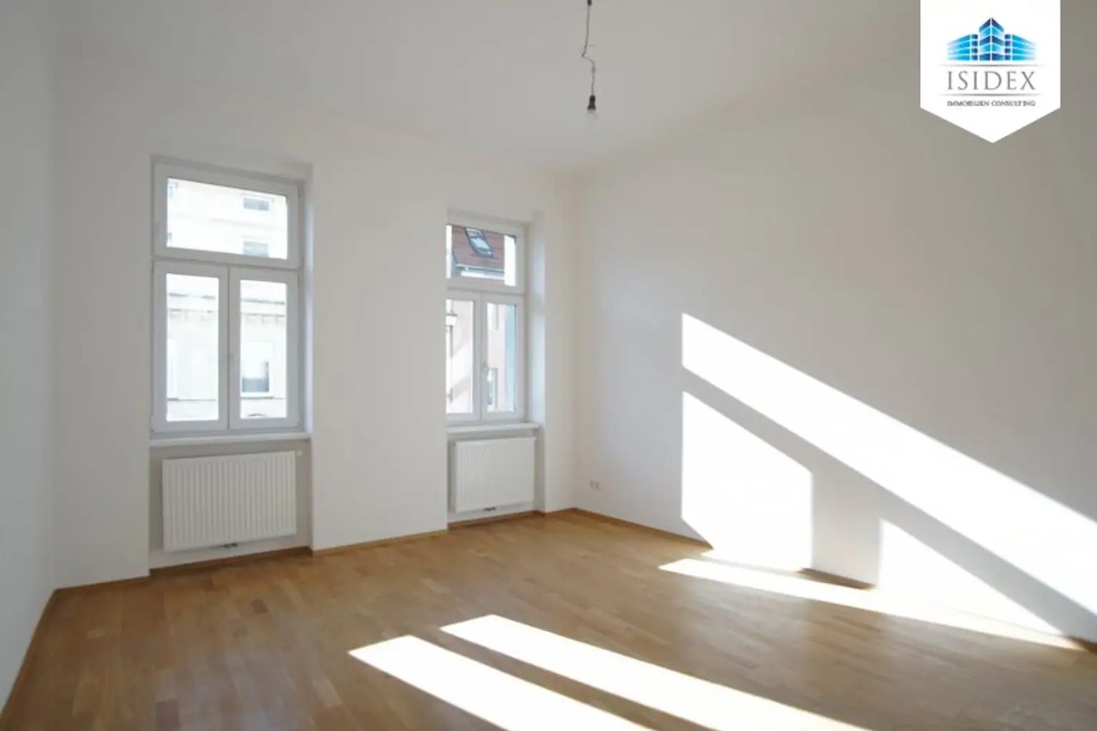 Hochwertig sanierte Altbauwohnung mit Balkon
