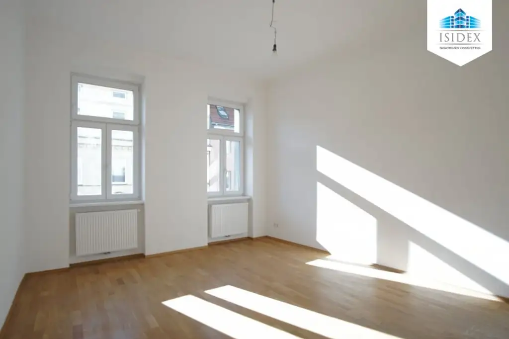 Hochwertig sanierte Altbauwohnung mit Balkon