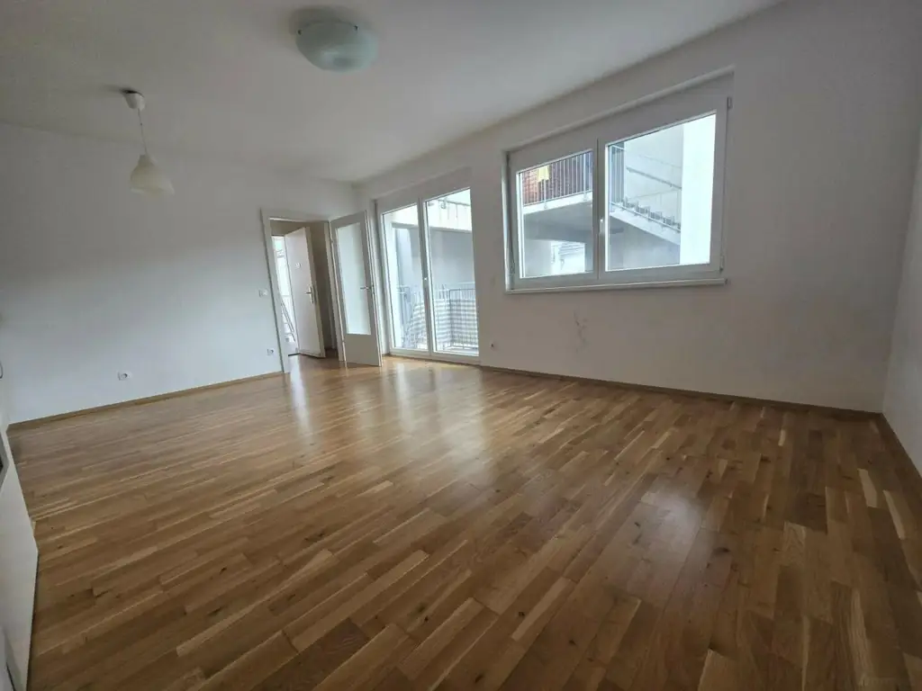 Wunderschöne Wohnung mit Balkon - Hofseite!