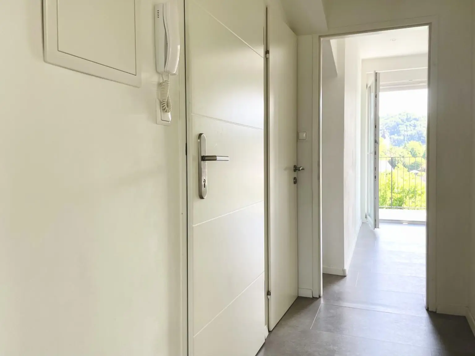 Modern sanierte Dachgeschosswohnung mit hochwertiger Klimaanlage