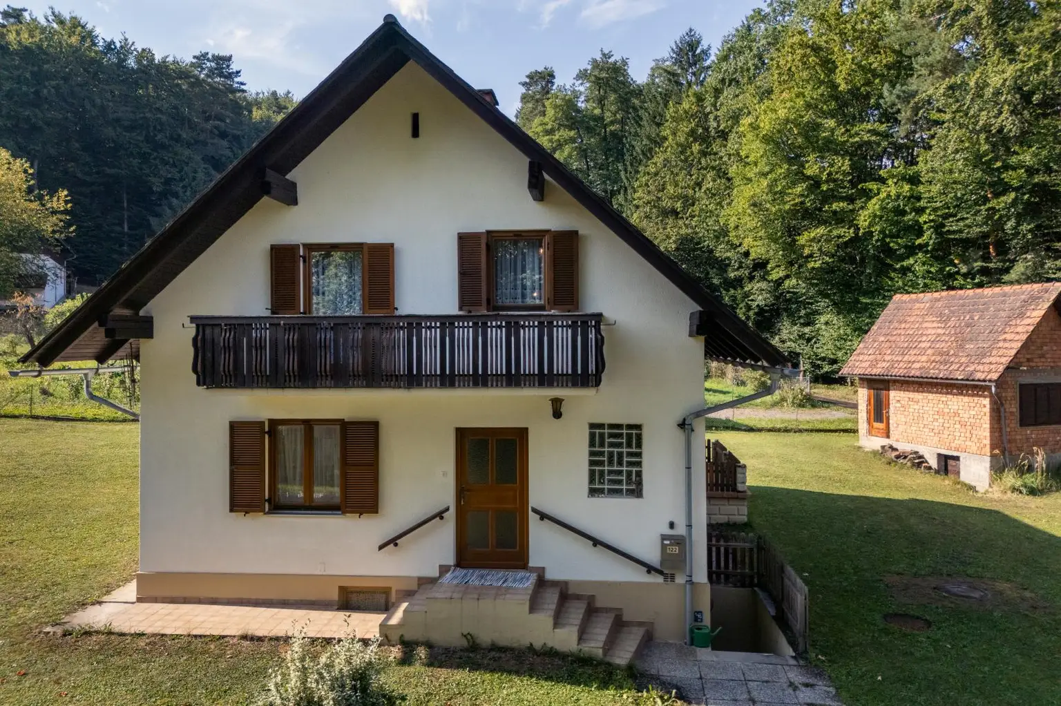 Einfamilienhaus mit großem Grundstück in sonniger Ruhelage