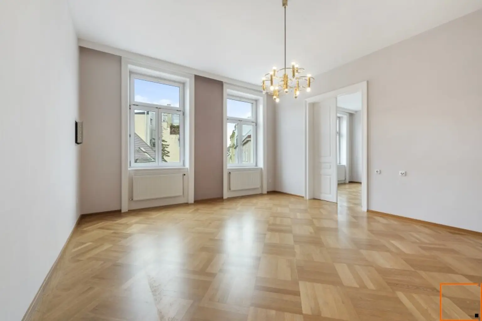 In Bestlage nahe Karmelitermarkt: Zentral begehbare Maisonette-Altbauwohnung in sehr gepflegtem Zustand und freiem Blick