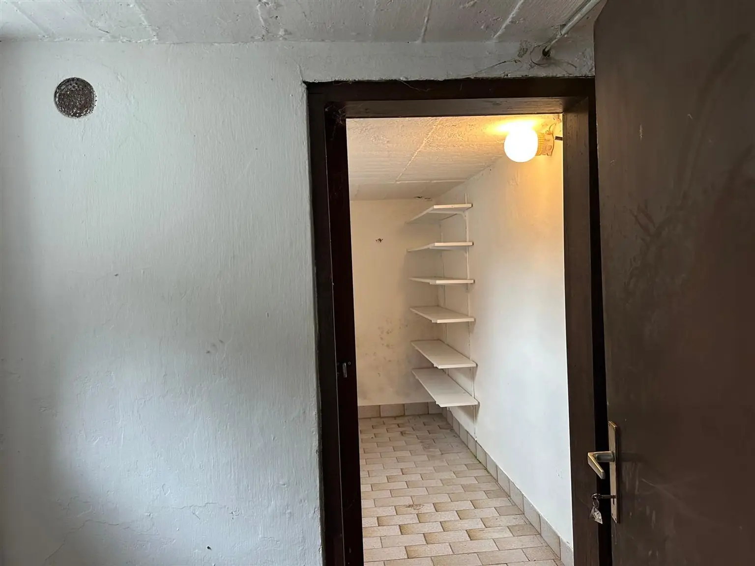 Einfamilienhaus mit Nebengebäuden