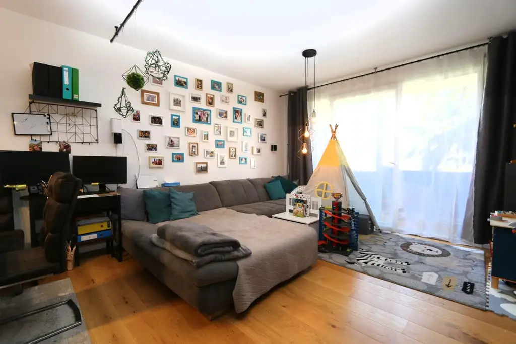 großzügige, attraktive 2 Zimmer-Wohnung