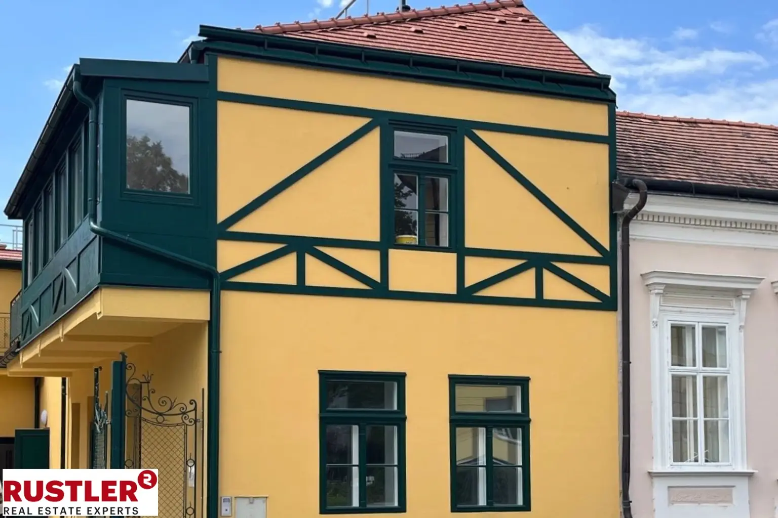 Ordination in denkmalgeschütztem Biedermeier-Ensemble in Baden – ideale Lage für Ihre Praxis