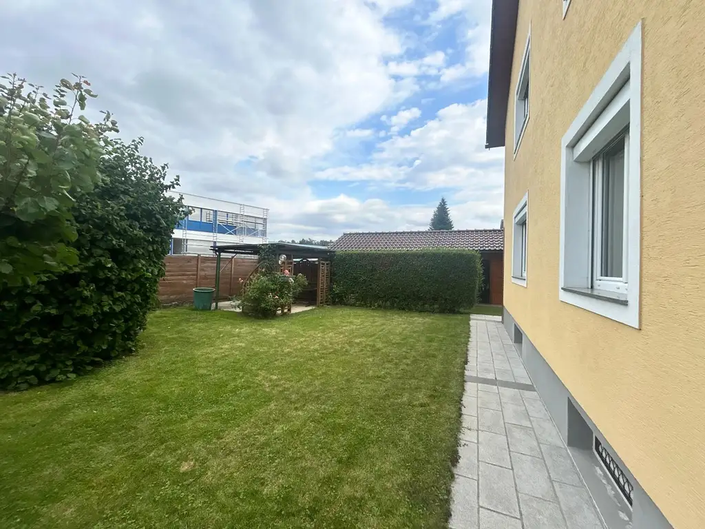 Großzügige Doppelhaushälfte inkl. Garage und sonnigem Gartenbereich