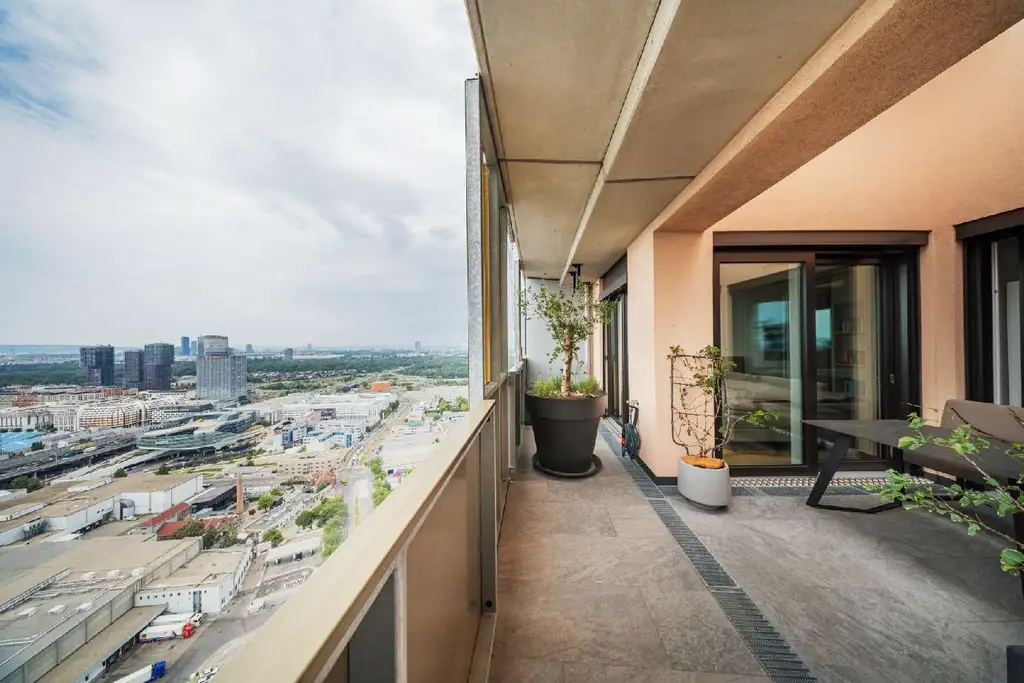 Penthouse im 34. OG mit Terrasse I 360° Wienblick I Designküche I TG Platz mit E-Ladestation