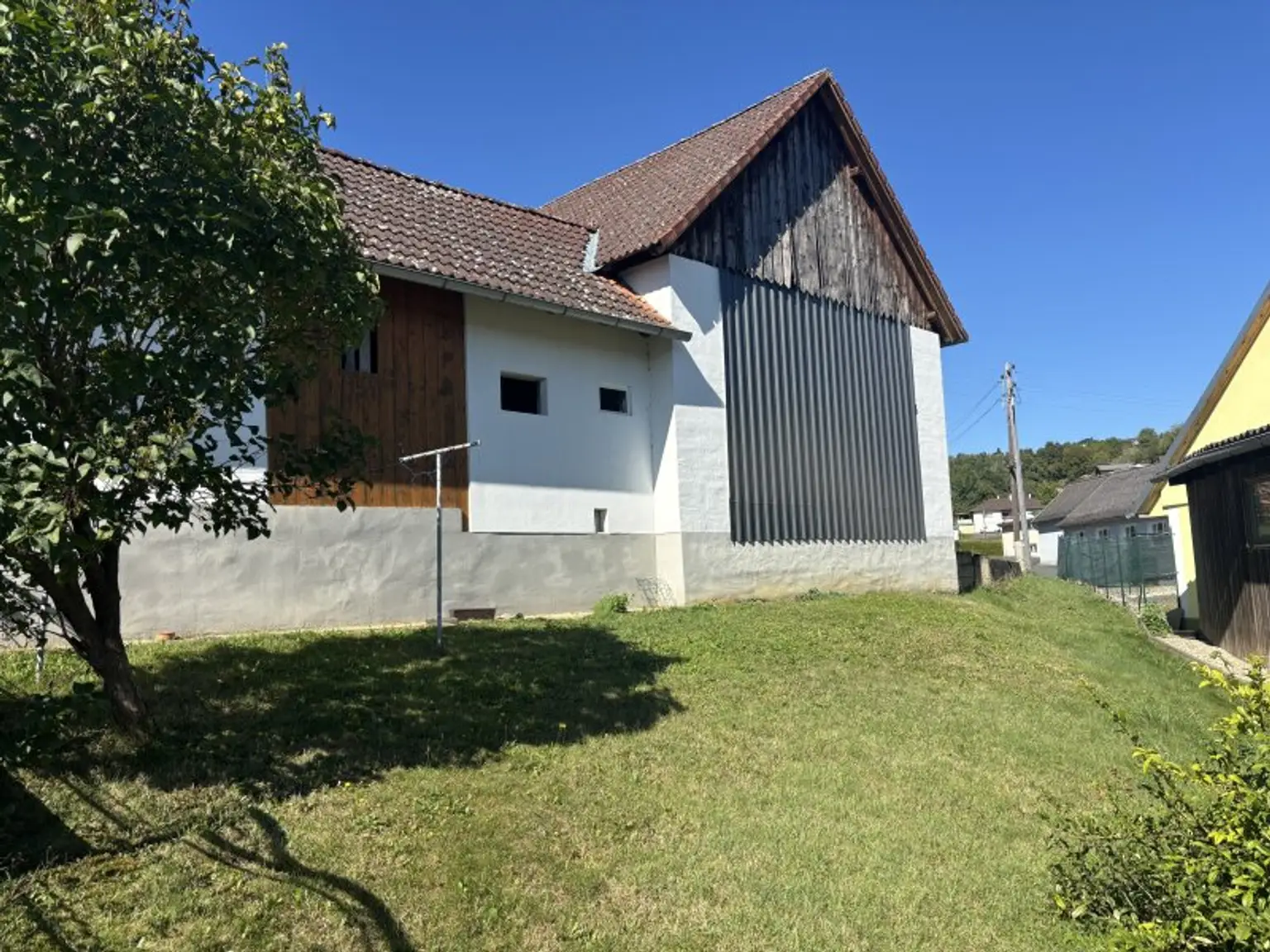 ** CHARMANTES ORIGINAL **  Olbendorf - gepflegter Vierkanthof in Ortslage mit ca. 1470 m2 Eigengrund !!