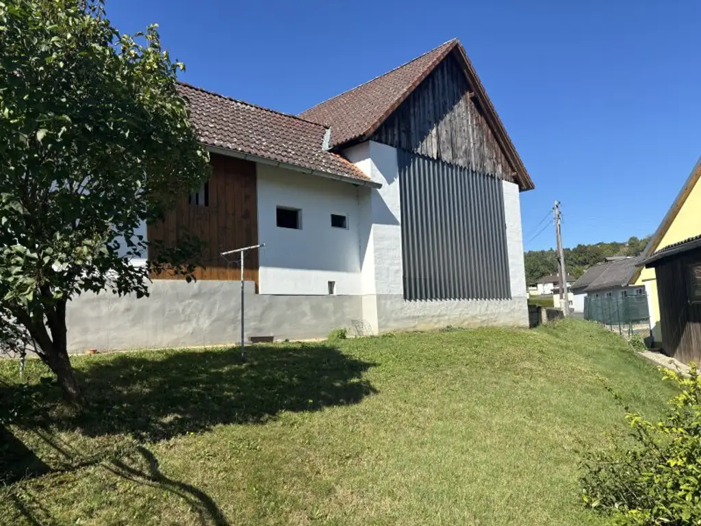 ** CHARMANTES ORIGINAL **  Olbendorf - gepflegter Vierkanthof in Ortslage mit ca. 1470 m2 Eigengrund !!