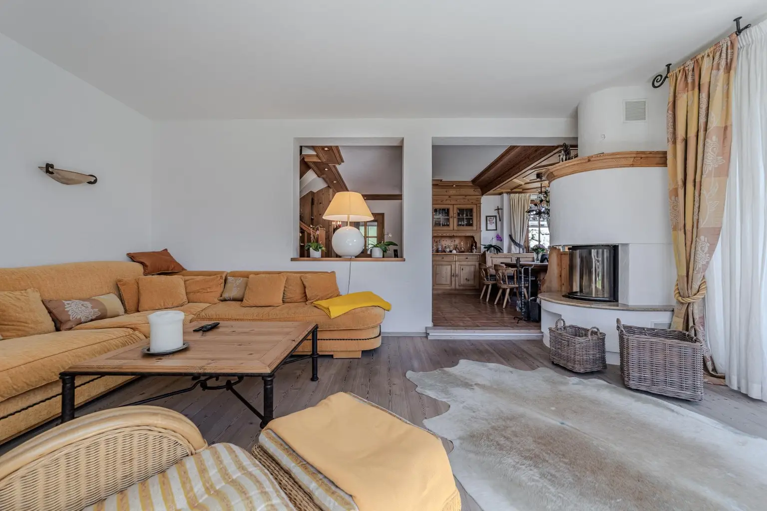 Wohnbereich mit Kamin