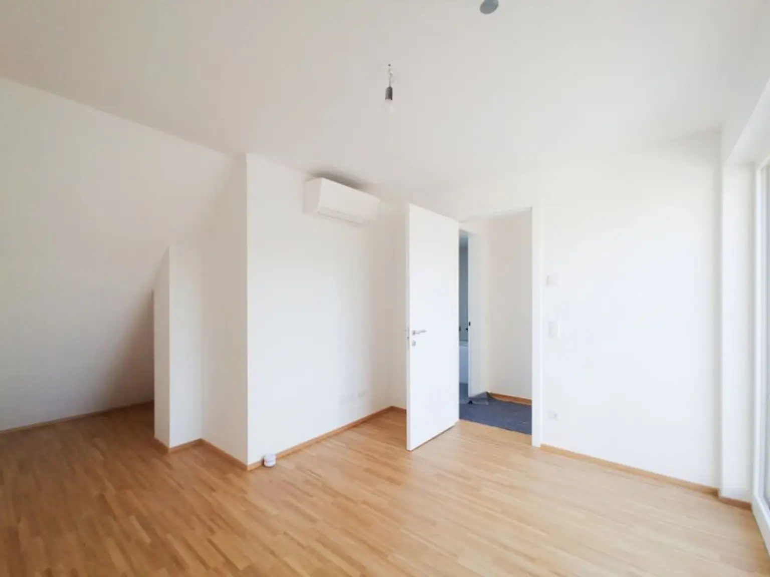 Hochwertige DG-Wohnung mit 3 Terrassen in der Staudgasse