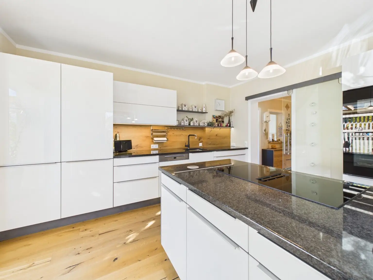 Exklusives Wohnjuwel mit Panoramablick auf die Sternbergkirche – sonnig und ruhig gelegen