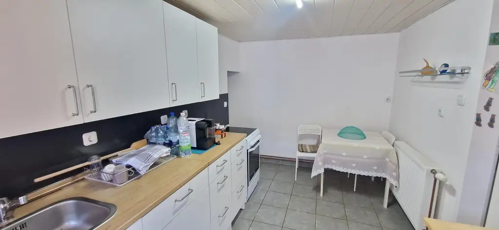 Charmantes, bezugsfertiges Haus mit Garten, Sommerküche und Gästezimmer