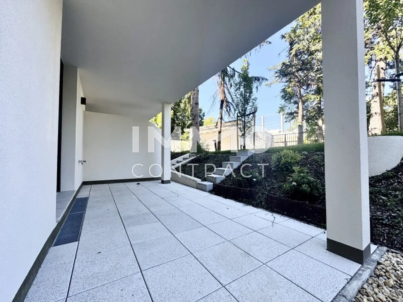 Terrasse mit Eigengarten