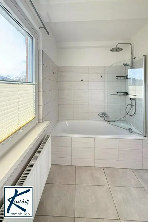 Bad mit Badewanne