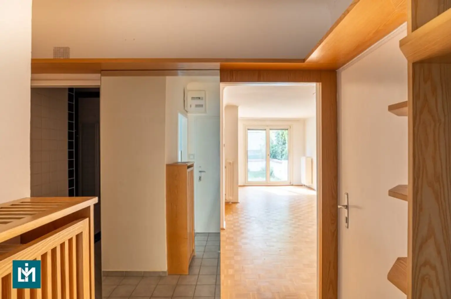 SCHÖNE 2 - ZIMMER GARTENWOHNUNG / NÄHE BAHNHOF NUSSDORF