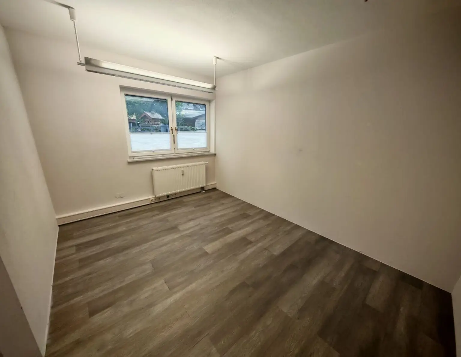Variable, ebenerdige und helle Büro-/Geschäfts-/Ordinationsfläche mit Schaufenster im Zentrum von St. Johann im Pongau