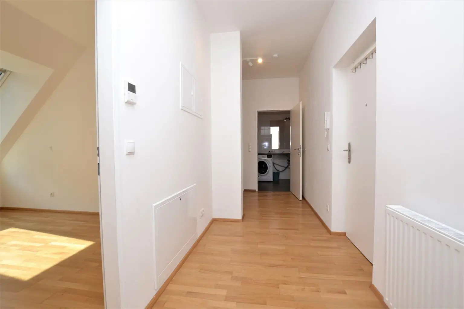 Helle Dachgeschosswohnung mit Charme und viel Freifläche