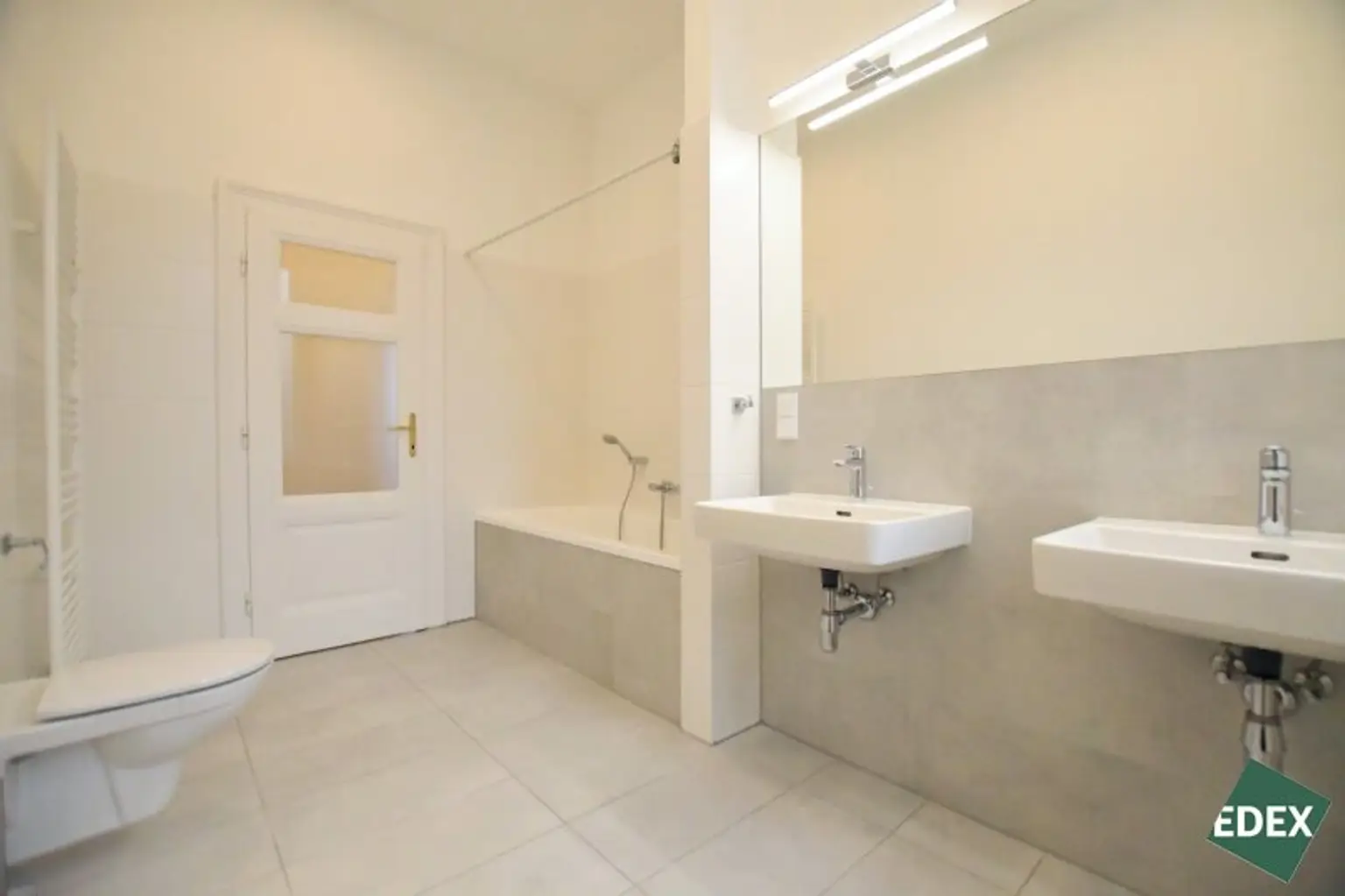 6-Zimmer Altbauwohnung mit Balkon und Klimaanlage in attraktiver Lage des 7. Bezirks