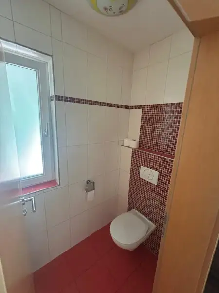 Neuwertiges Traumhaus im Zentrum von Liebenfels: 3 Zimmer, Garten mit fixem Pool & Terrasse Carport  für 499.000 €!