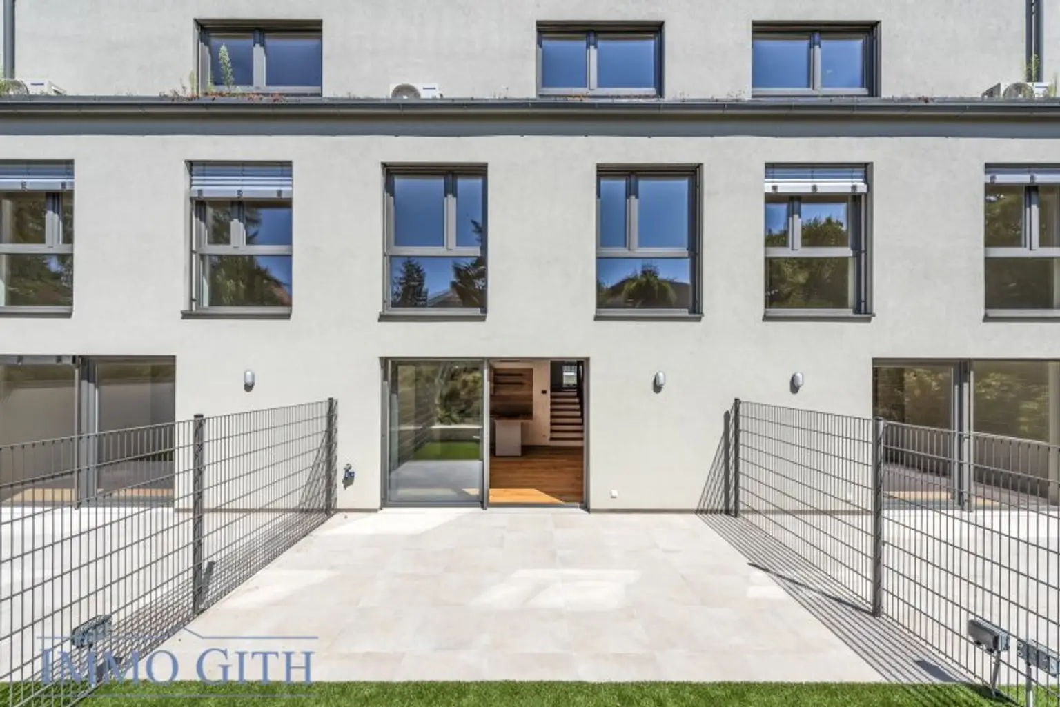 EXKLUSIVES TOWNHOUSE MIT GARTEN, PV-ANLAGE & DESIGNAUSSTATTUNG ZU KAUFEN – WIEN DIREKT VOR DER TÜR